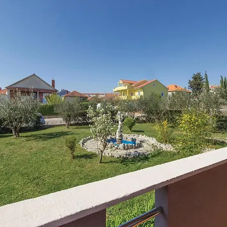 Five-bedroom Holiday In Vikendica Zadar