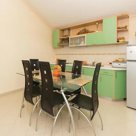 Five-bedroom Holiday In Zadar