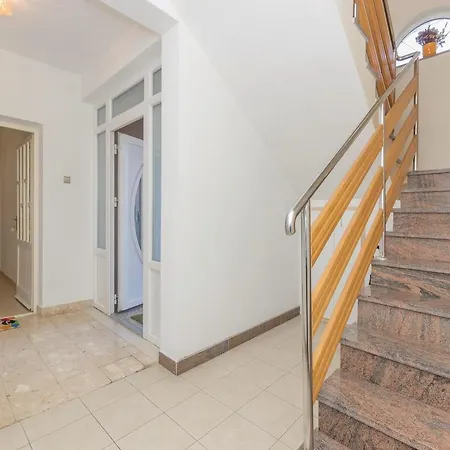 Five-bedroom Holiday In