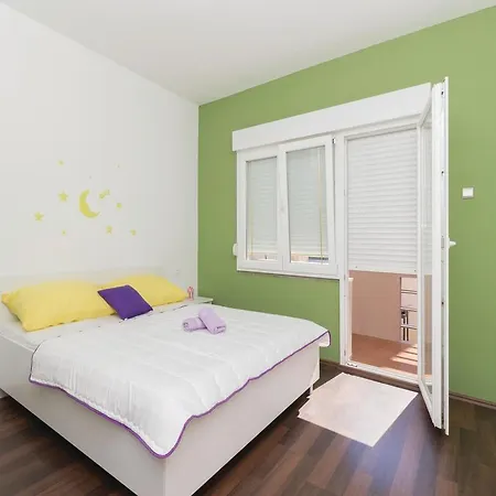 Five-bedroom Holiday In