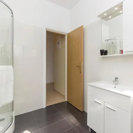 Five-bedroom Holiday In