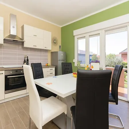 Five-bedroom Holiday In Prázdninový dům