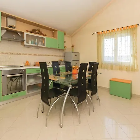 Five-bedroom Holiday In Prázdninový dům