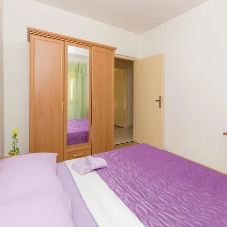 Five-bedroom Holiday In Zadar