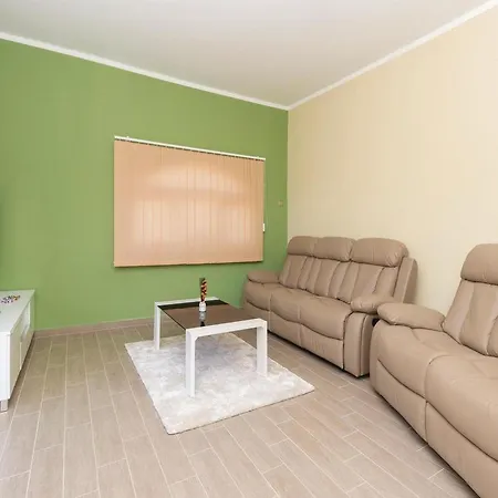 Five-bedroom Holiday In